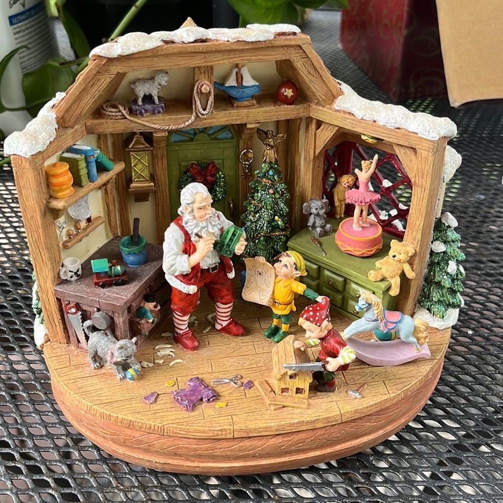 RARE The SF Music Co. “Santa’s Toy Shop” Music Box